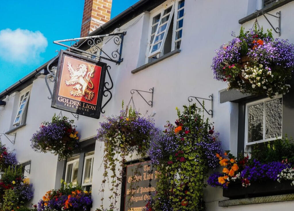 Settle into welcoming local pubs for hearty food, local ales and that unmistakable Cornish hospitality.